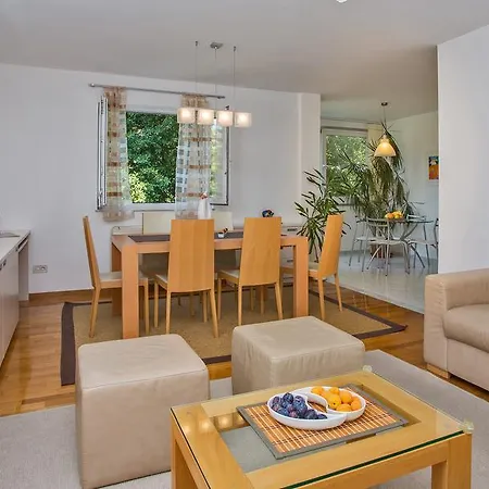 Comfortable Apartment Laura Lapad With Garage Dubrovnik Exterior photo