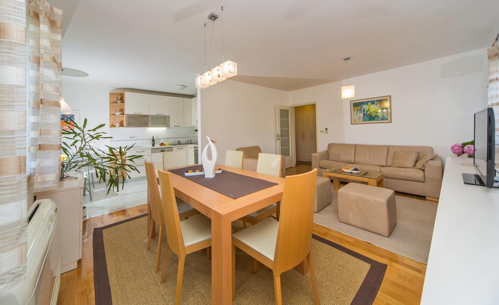Comfortable Laura Lapad With Garage Apartment