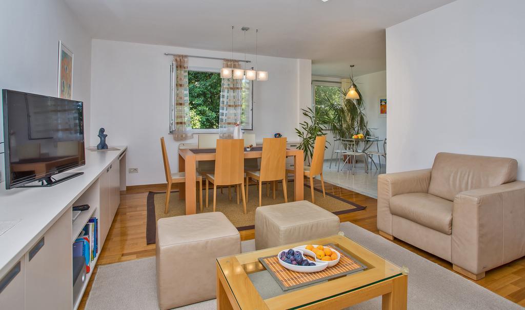 Apartment Comfortable Laura Lapad With Garage Dubrovnik